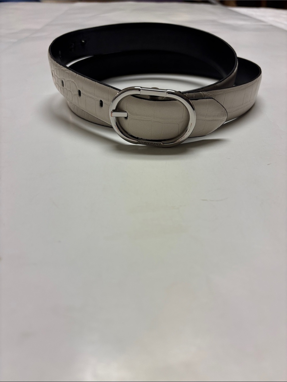 Calvin Klein CK Women's Belt White
Croco Size Medium Silver Oval
Buckle size XL